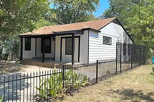 2034 Deer Path Dr Photo 2