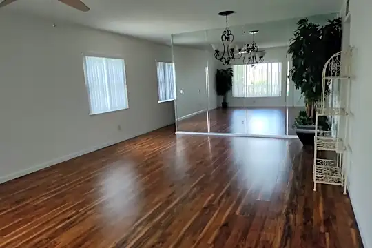 2284 Philippine Dr Photo 2
