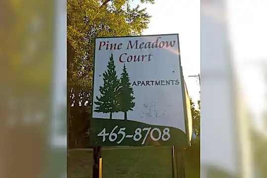 Pine Meadow Courts Photo 2
