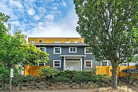 5000 15th Ave NE Photo 1
