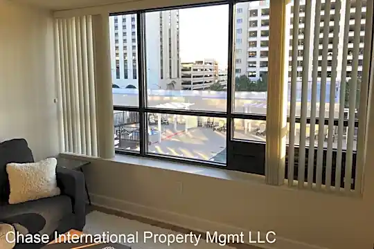 450 N Arlington Ave Photo 2