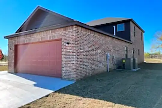 8542 Spring Creek Ln Photo 2