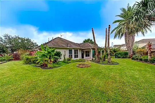 2610 Shady Springs Ct Photo 2