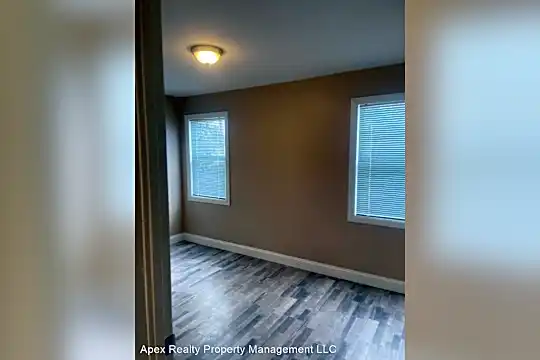 205 Shady Pl Photo 2