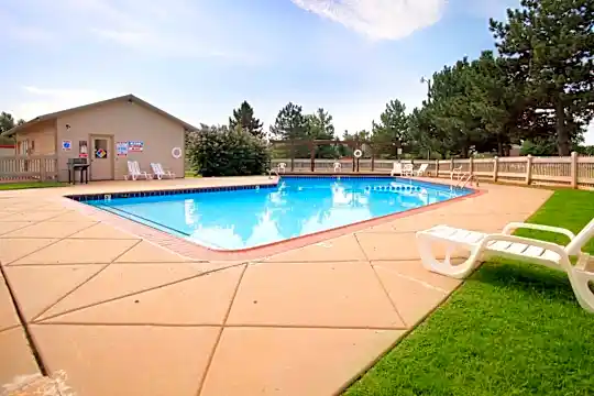 Eagle Crest Apartments Photo 2