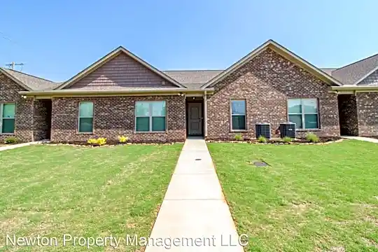 18077 Mae Cir Photo 2