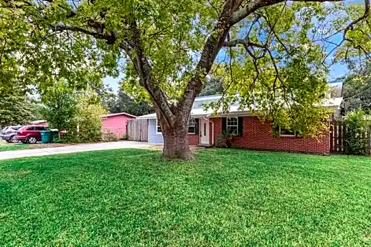 421 Westminster Rd Photo 2