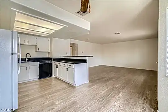 2200 Benmore St #201 Photo 2