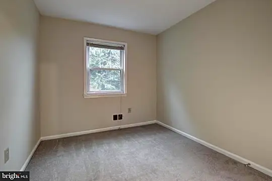 10430 Armstrong St Photo 2