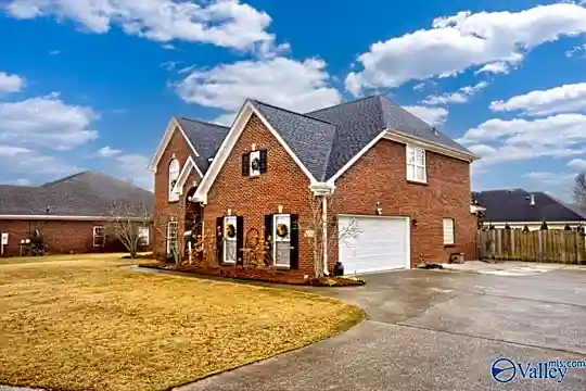 5004 Saddle Creek Cir SE Photo 2