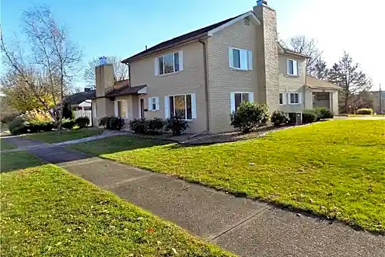 131 Stockton Ave Photo 2