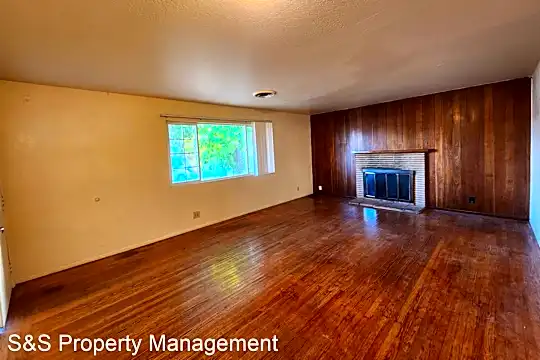 1917 Newport Ave Photo 2
