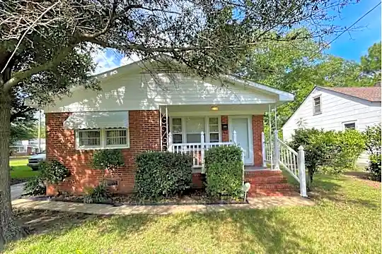 1710 Murchison Rd Photo 1