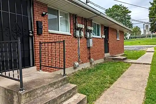 333 Chambers Rd Photo 1