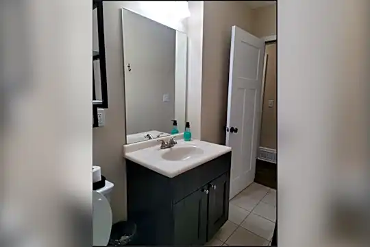 35Bathroom3.jpg