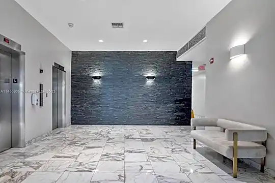 9225 Collins Ave #411 Photo 2