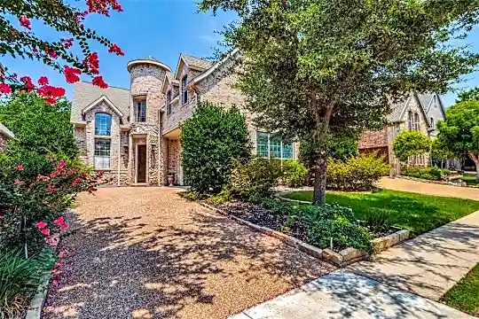 4809 Pyramid Dr Photo 1