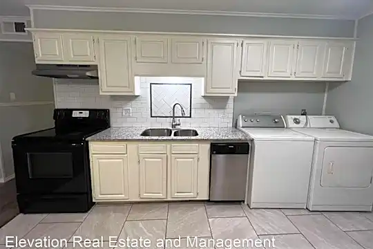 741 Morningside Dr Photo 2