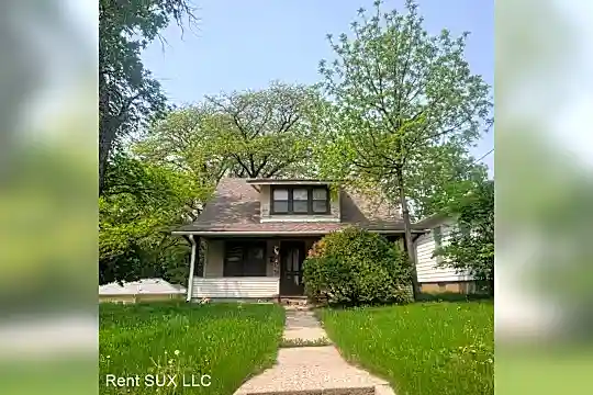 719 S Fairmount St Photo 2
