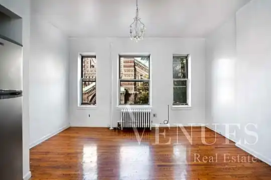 204 W 132nd St Photo 2
