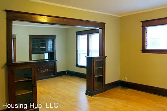 283 Bates Ave Photo 2