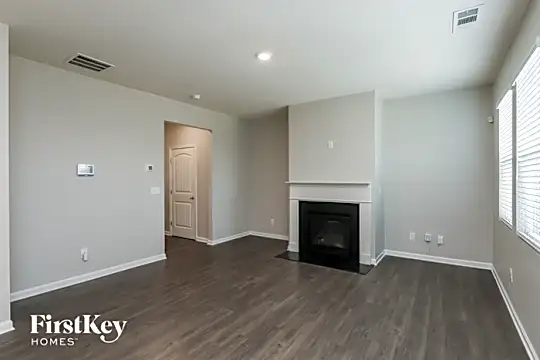 5380 Barberry Ave Photo 2