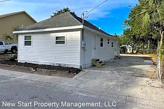 1018 6th St W Photo 1