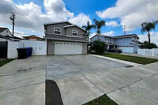 13308 Mystic St Photo 1