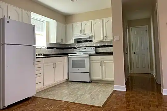 4501 Central Ave Photo 2