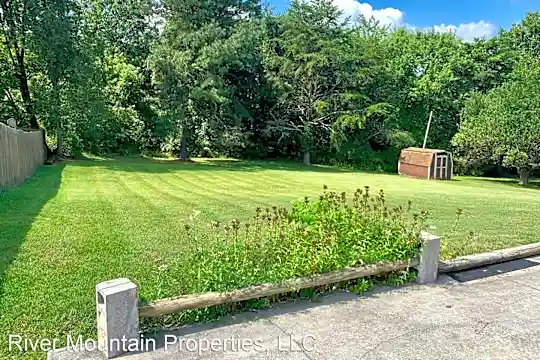 735 Davis St Photo 2