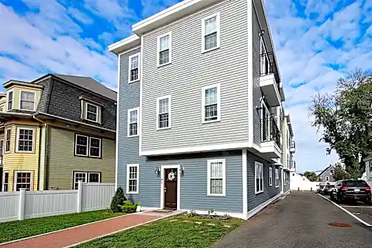 102 Neponset Ave Photo 1