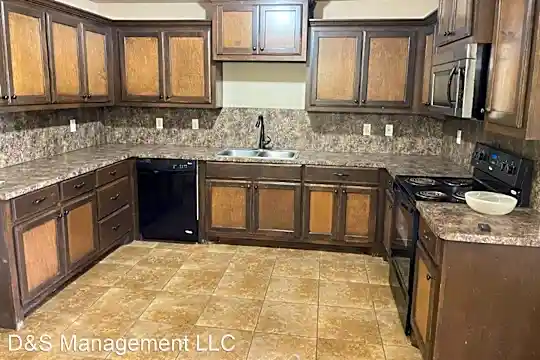 2710 Valley View Dr Photo 2