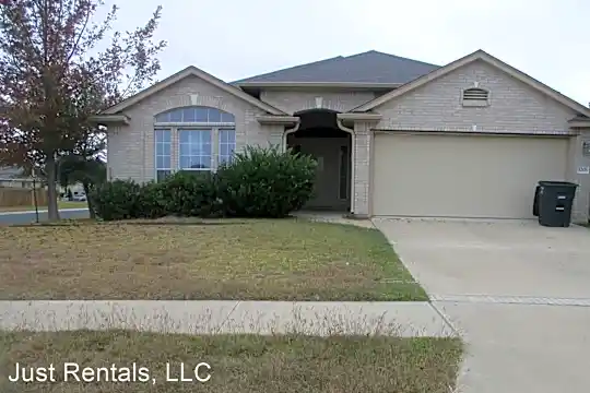 5203 Golden Gate Dr Photo 1