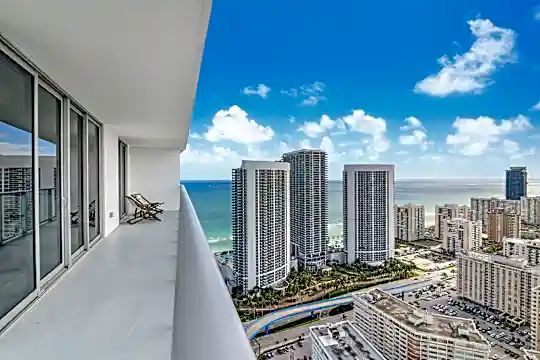 4010 S Ocean Dr Photo 2