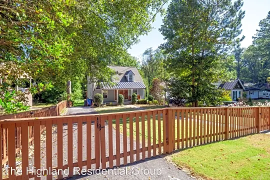 2063 Rector Dr SW Photo 2