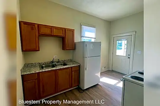 1402 Prospect Ave Photo 2