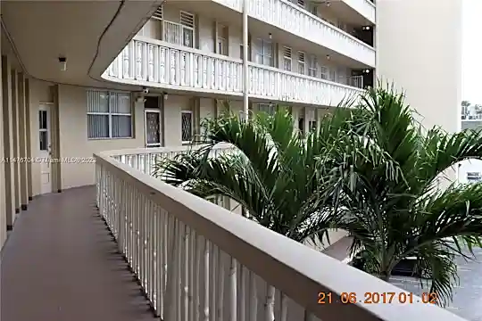 1475 NE 125th Terrace #307-BI Photo 2