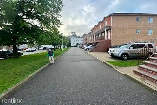 10 Rockwell Ave Photo 2