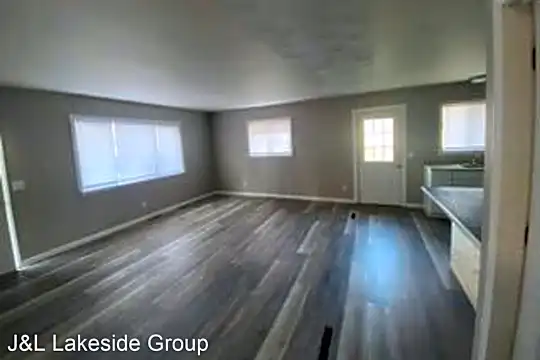 1704 Harrison St Photo 2