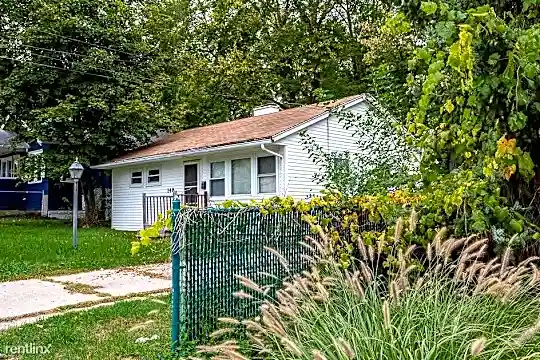 148 E Prospect St Photo 2