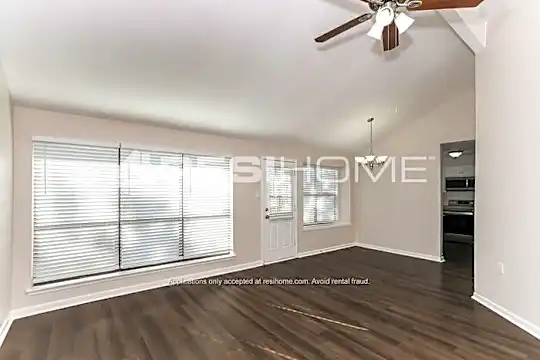 2414 Redbrook Court Photo 2