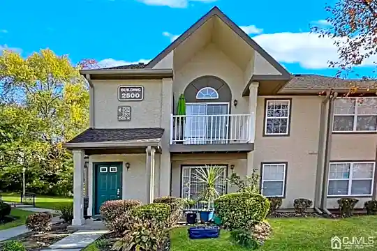 2501 Commons at Kingswood Dr Photo 1