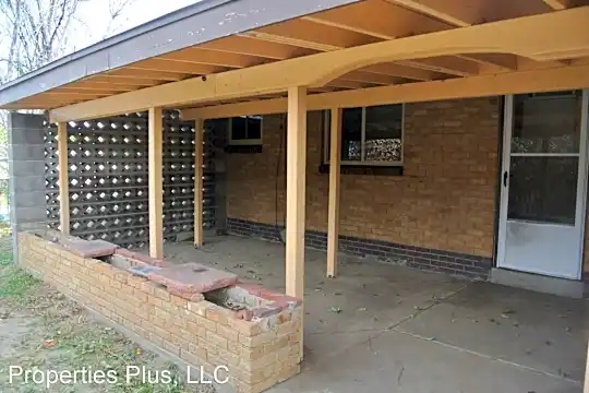 5561 Niagara St Photo 1