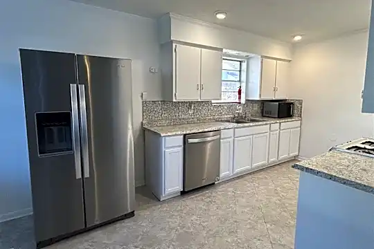 3321 Kingfisher Ln Photo 2