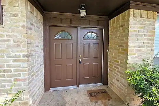 843 Twilight Dr Photo 2