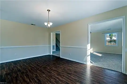 1064 Joyner St Photo 2