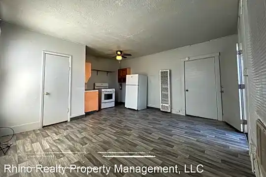 1031 Sunset Rd SW Photo 2