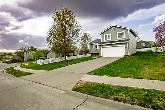 2602 Winding River Dr Photo 2