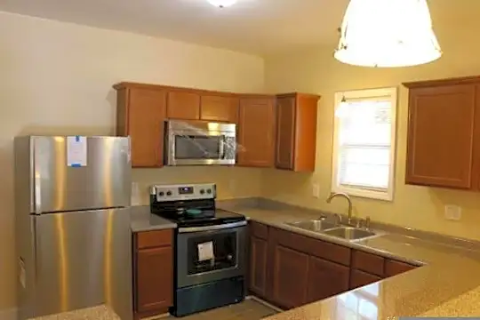 1009 Chester St Photo 2