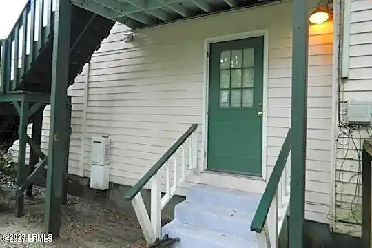 903 London Ave #C Photo 1